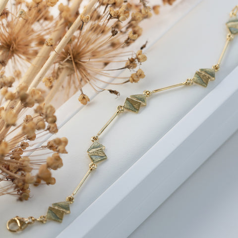 Flagstone 18ct Yellow Gold 5-link Bracelet in Slate Enamel by Sheila Fleet Jewellery