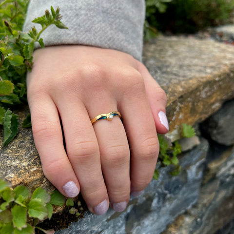 New Wave ‘Ocean’ Enamel Diamond Ring Set in 18ct Yellow Gold