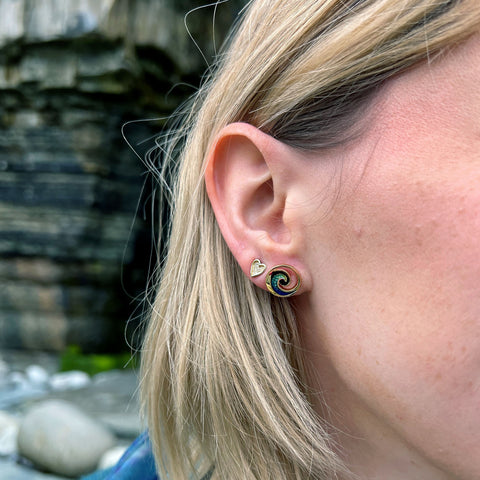 Pentland Enamel Small Stud Earrings in 18ct Yellow Gold