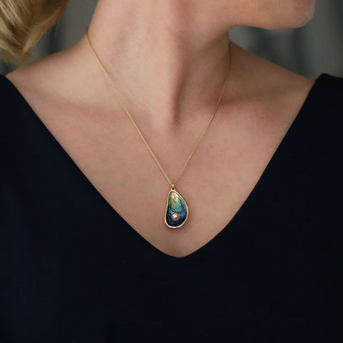 Mussel Large 18ct Yellow Gold Pendant with Peach Pearl in Ocean Enamel by Sheila Fleet Jewellery