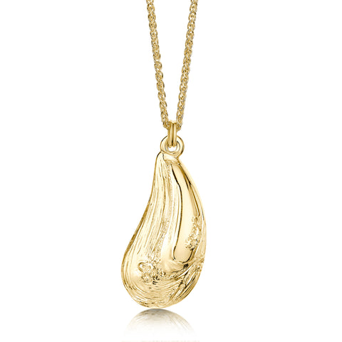 Mussel Medium Pendant with Peach Pearl in 9ct Yellow Gold by Sheila Fleet Jewellery