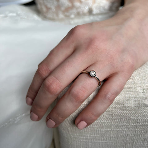 Contemporary 0.40ct Solitaire Diamond Ring in Platinum