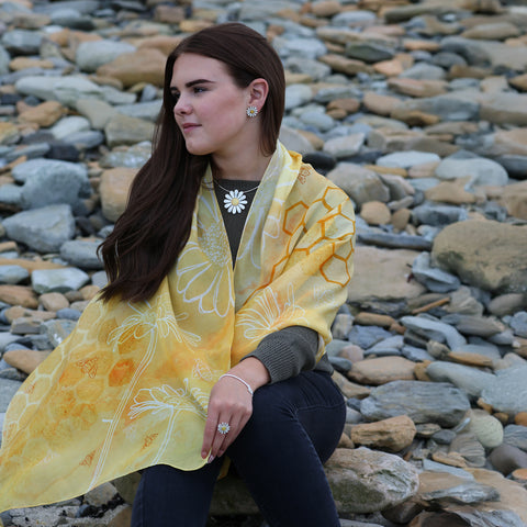 Daisies & Honeybee Scarf by Sheila Fleet & Kirsteen Stewart