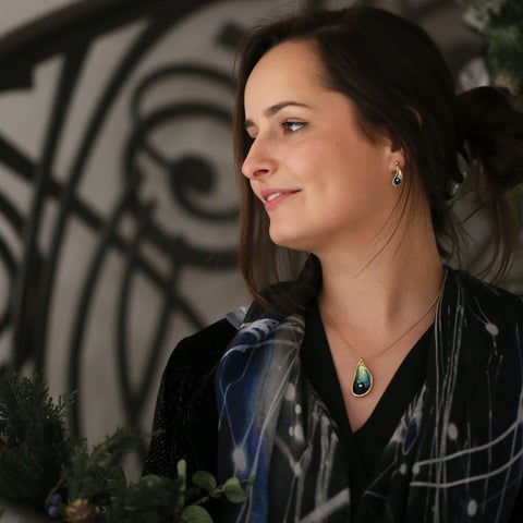 Mussel Small 18ct Yellow Gold Drop Earrings with Black Pearls in Ocean Enamel