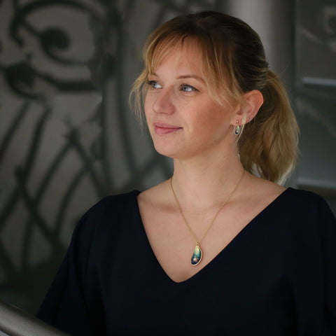 Mussel Large 18ct Yellow Gold Pendant with Peach Pearl in Ocean Enamel by Sheila Fleet Jewellery