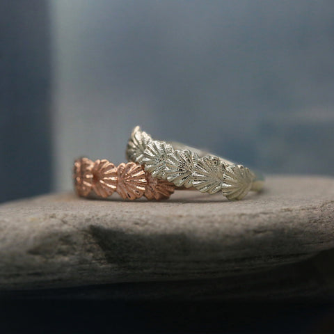 Scallop 6-shell Ring in 9ct White Gold