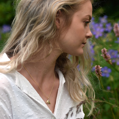 Honeybee Small Pendant in 9ct Yellow Gold