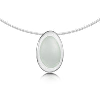 This Shoreline Pebble necklace in sterling silver features a single silver pebble shape measuring approximately 16mm by 21mm, delicately hanging from a sterling silver neckwire. 