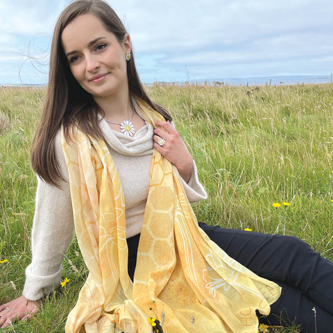 Daisies & Honeybee Scarf by Sheila Fleet & Kirsteen Stewart